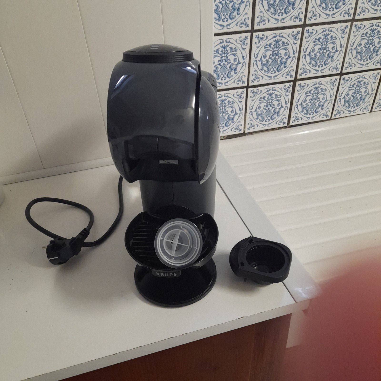 KRUPS  DOLCE  GUSTO, Ophalen, 1 kopje, Koffiepads en cups, Afneembaar waterreservoir