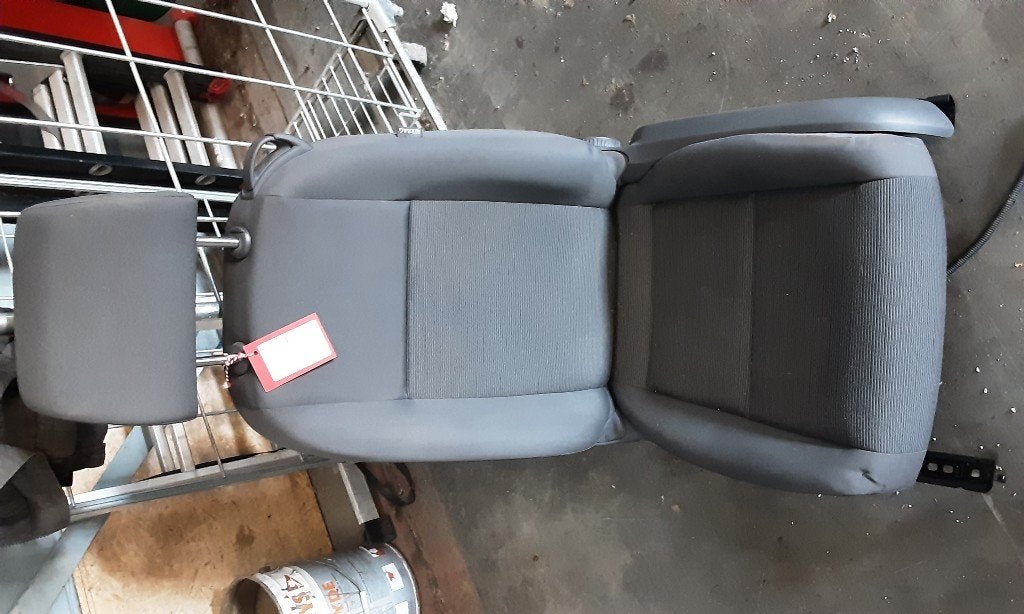 STOEL LINKS VOOR Volkswagen Golf V (1K1) (02-2001/12-2010), Gebruikt, Volkswagen