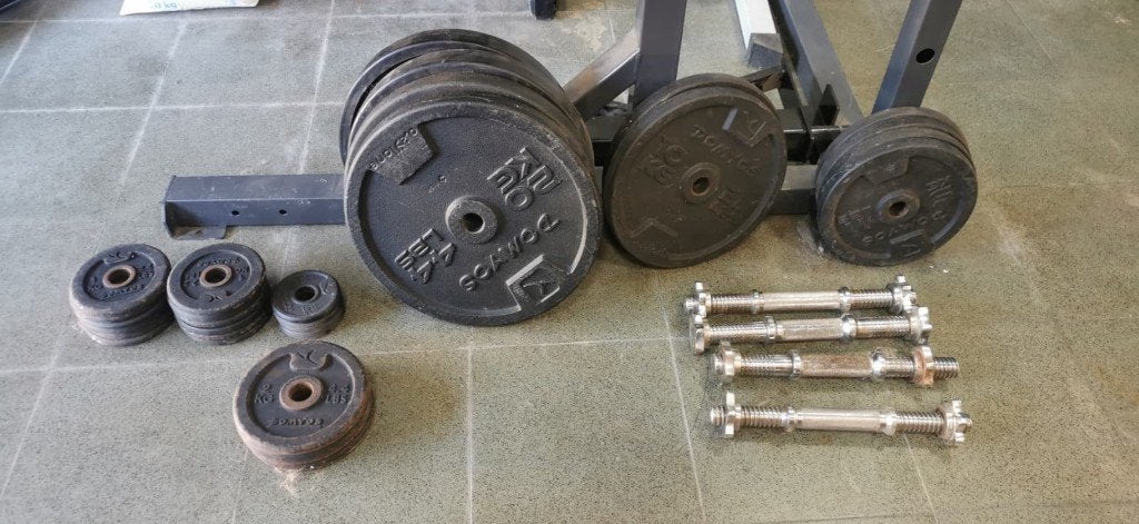 144kg gewichten + rubber banden, Ophalen, Zo goed als nieuw, Benen, Halterschijven