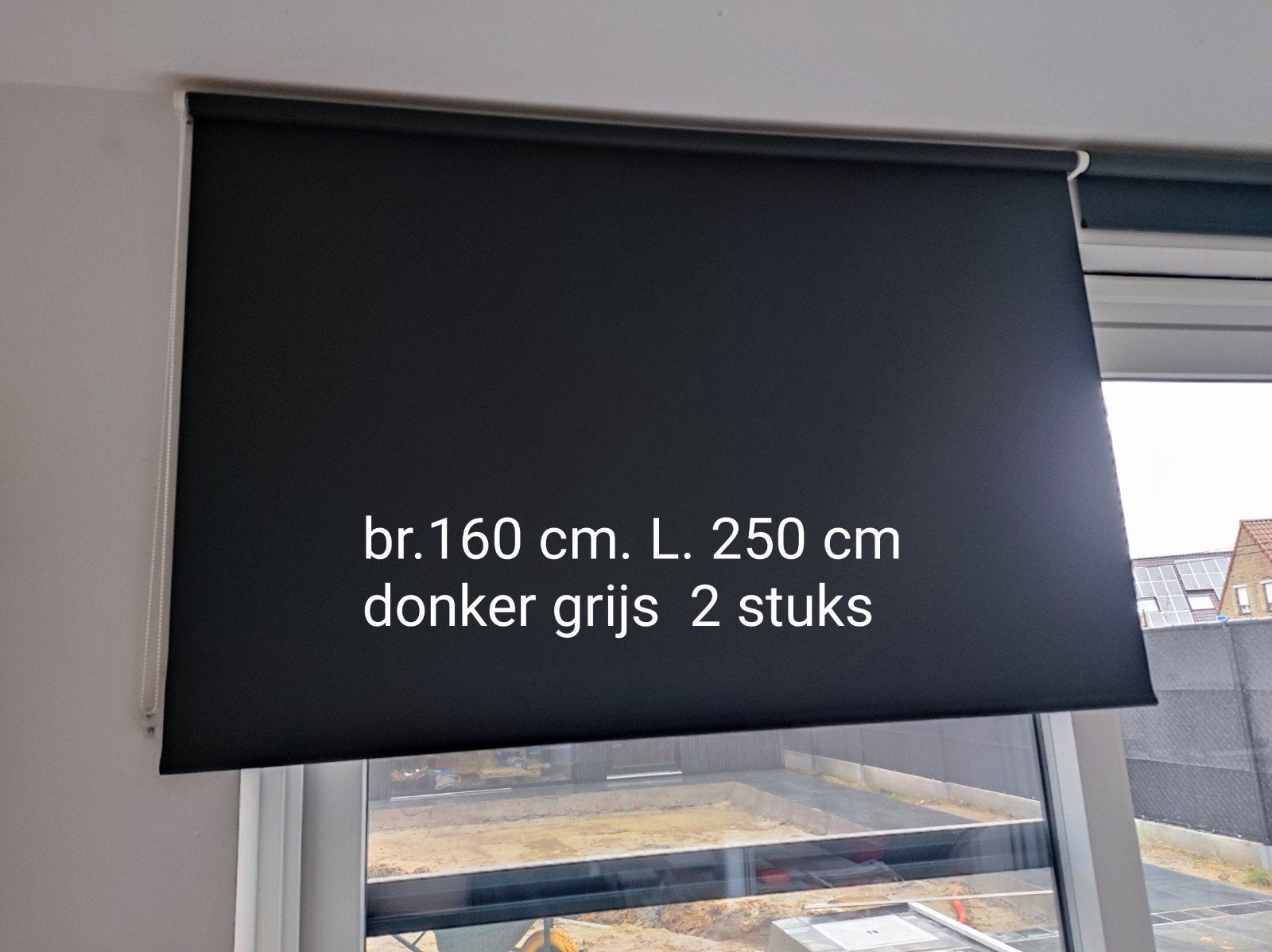 Rolgordijnen donker grijs verduisterd, Ophalen