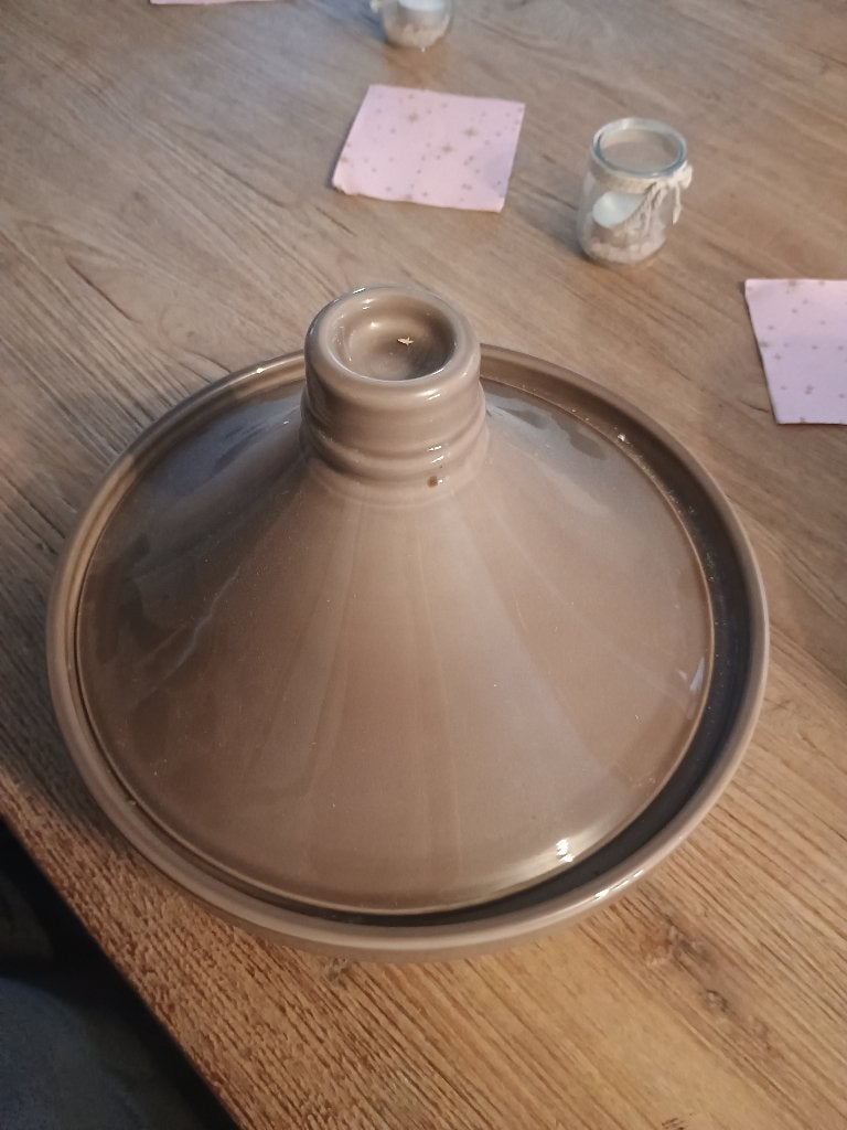 Plat tajine coloris taupe vernis, Maison & Meubles, Cuisine | Casseroles & Poêles, Neuf, Compatible lave-vaisselle, Tajine, Enlèvement