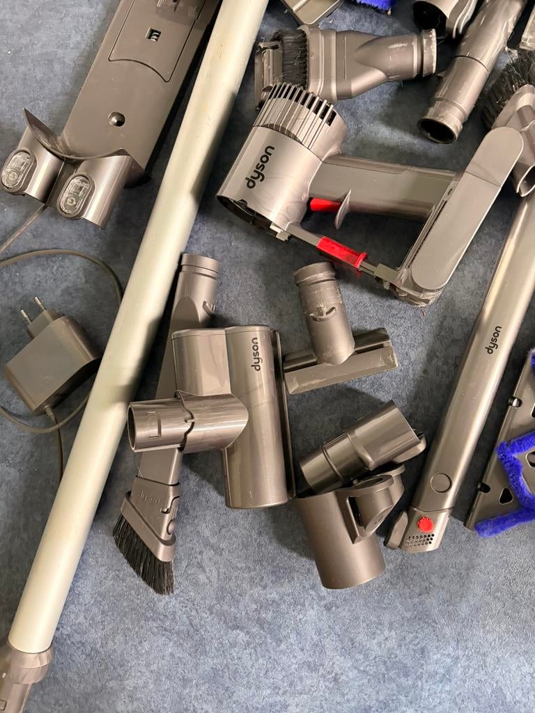 Dyson steelstofzuiger DC 62, Electroménager, 1600 à 2000 watts, Enlèvement ou Envoi, Aspirateur, Réservoir
