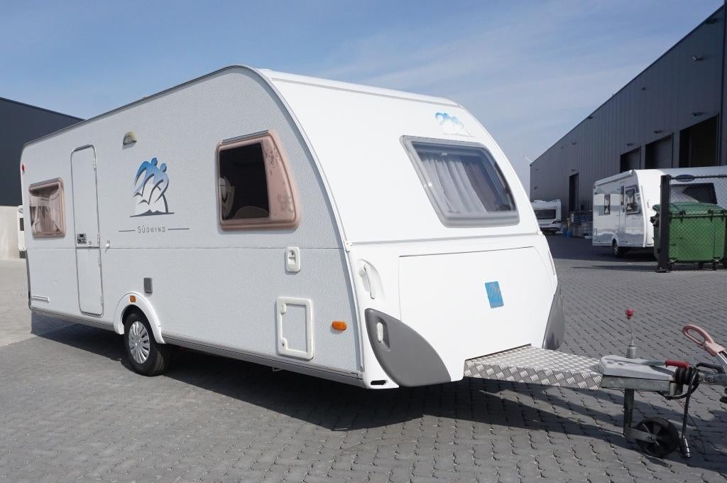 Magnifique Caravelair pour 4 pers.avec déménageur, auvent,, Caravanes & Camping, Grand lit, Jusqu'à 4, Entreprise, Banquette en rond