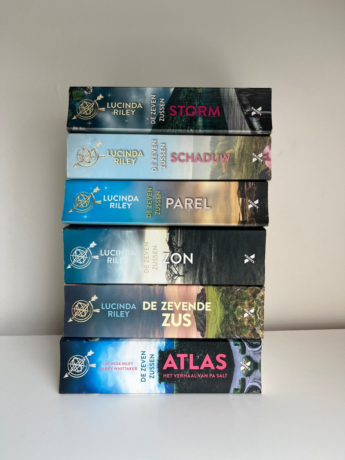 Boeken zeven zussen, Boeken, Ophalen, Zo goed als nieuw