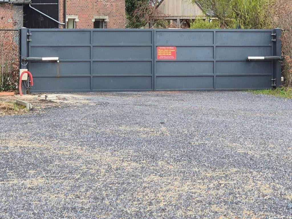8 meter brede 2 vleugel poort in ijzer., Tuin en Terras, Ophalen, Zo goed als nieuw