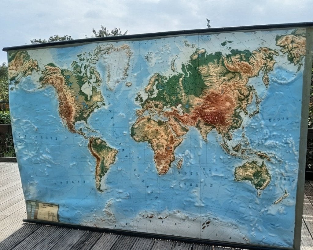 Originele vintage schoolkaart – wereldkaart met reliëf, Ophalen, 230 cm, Gebruikt, 160 cm