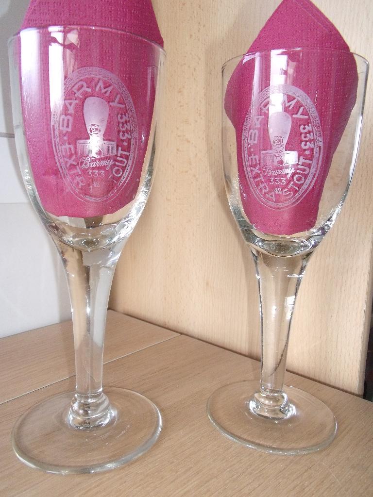 2 verres bière Barmy stout , Union Jumet  collection, Collections, Enlèvement, Utilisé, Verre ou Verres