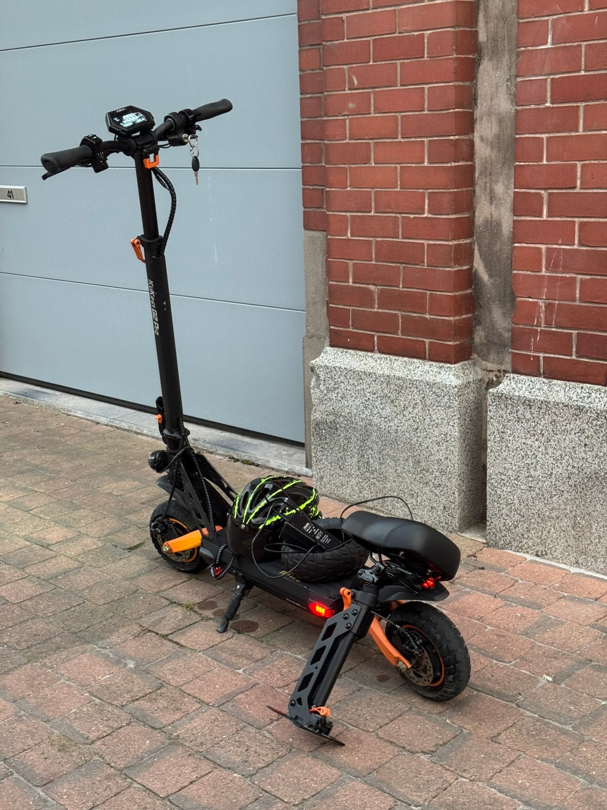 Kukirin G2 Pro + helm, oplader, zetel, extra band, Ophalen of Verzenden, Zo goed als nieuw