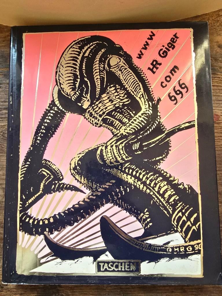 www hr giger com 666, Boeken, Gelezen, Diverse auteurs, Ophalen of Verzenden, Grafische vormgeving