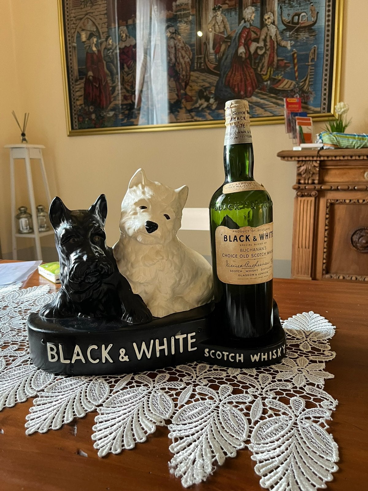 Black & white reclamebeeld, Maison & Meubles, Accessoires pour la Maison | Plateaux, Enlèvement, Comme neuf
