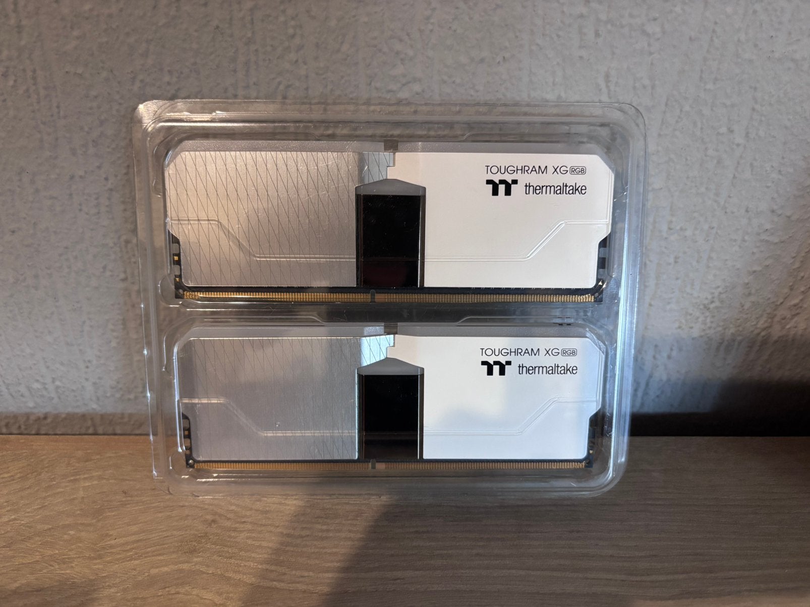 Thermaltake TOUGHRAM XG RGB 16GB (2x8GB) DDR4-3600 Wit, Computers en Software, RAM geheugen, Ophalen, DDR4, Zo goed als nieuw