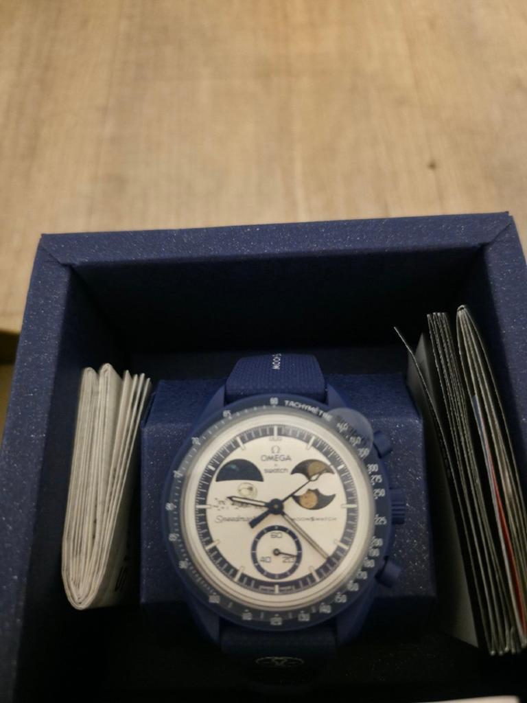 Omega x Swatch MoonSwatch Snoopy (New Moon) Édition Pop-corn, Ophalen of Verzenden, Swatch