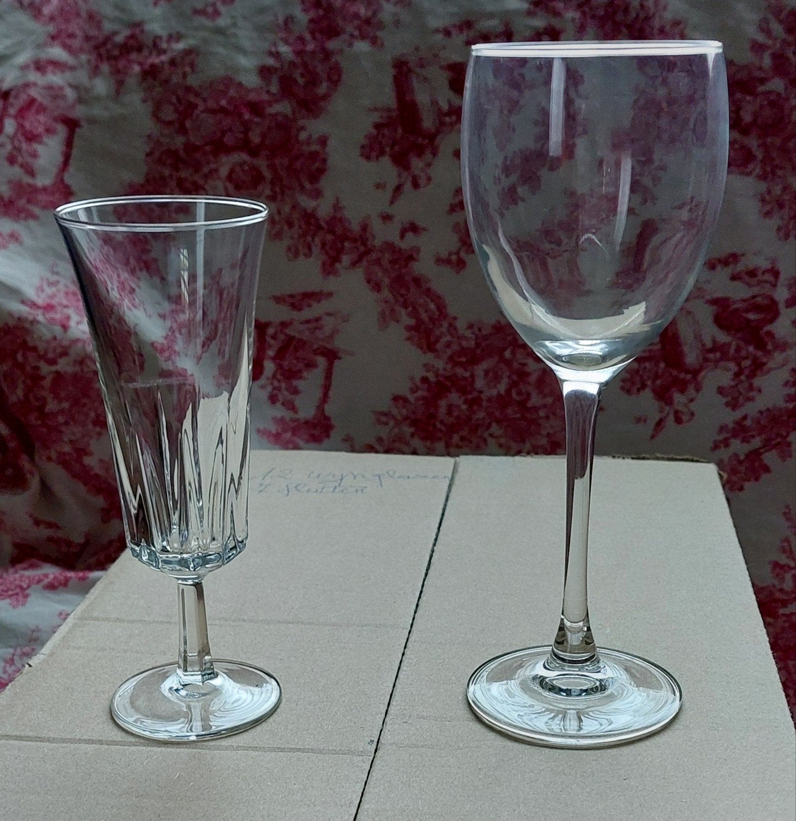 Verres et sous-verres divers, Enlèvement