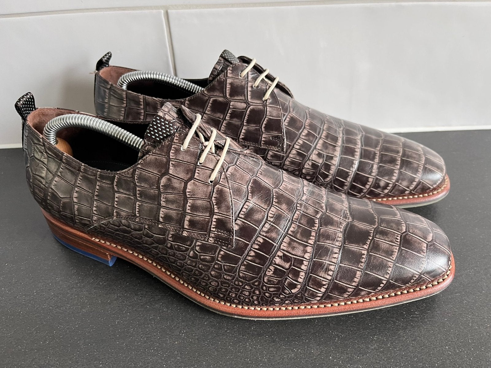 Floris van Bommel herenschoenen 8.5 / 42.5 amper gedragen, Kleding | Heren, Schoenen, Zo goed als nieuw, Veterschoenen, Bruin
