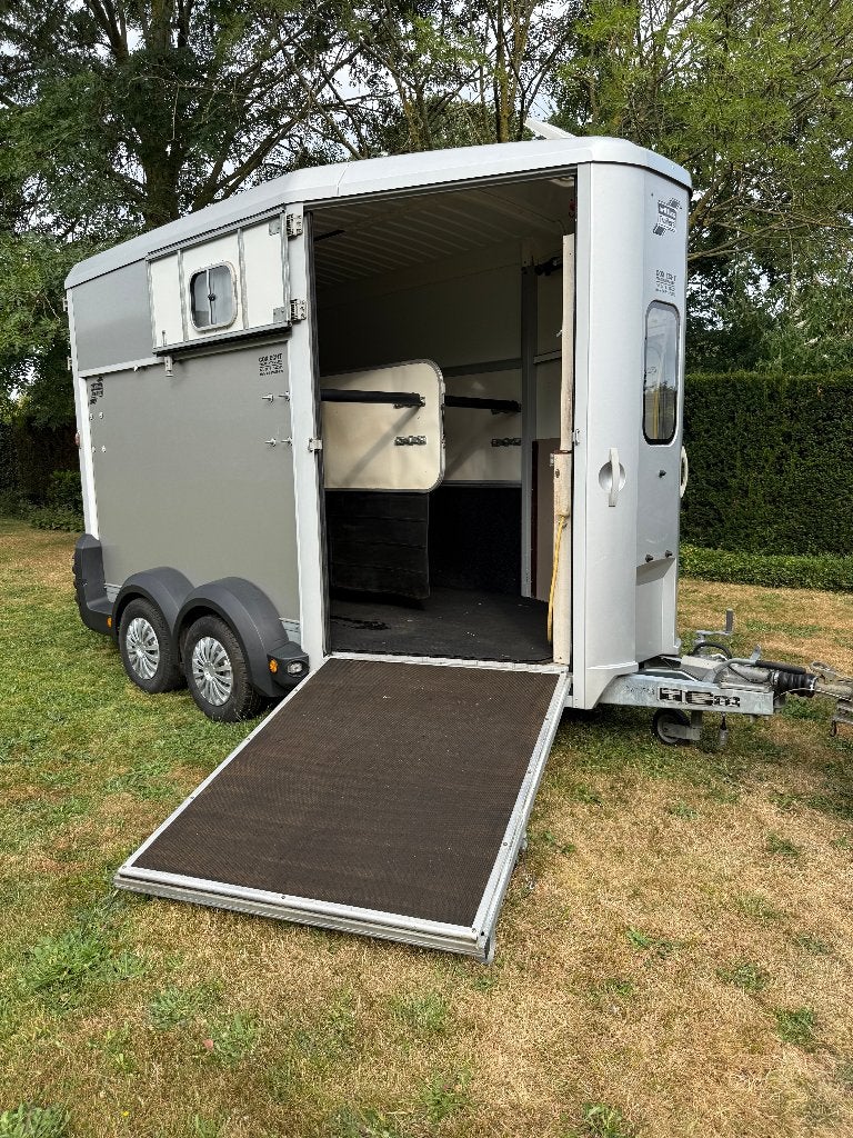 Ifor Williams HB511 2-Horse Forward Classic Fall, Animaux & Accessoires, Enlèvement, Utilisé, Aluminium, Remorque 2 chevaux