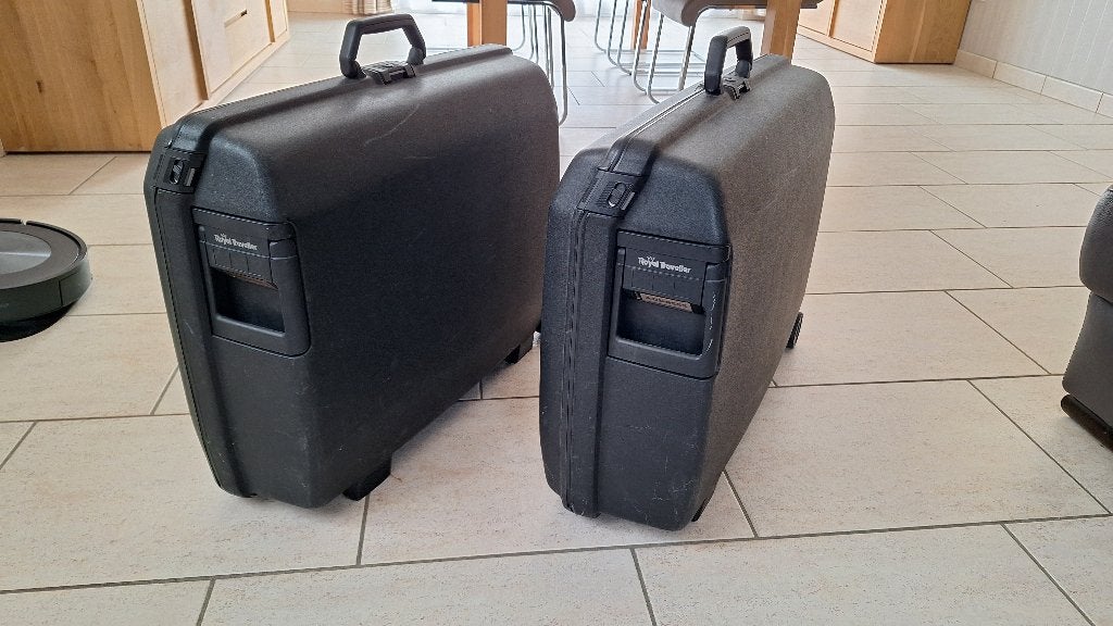Reiskoffers 2stuks 40 euro, Handtassen en Accessoires, Koffers, Gebruikt, 50 tot 60 cm, Hard kunststof, 55 cm of meer