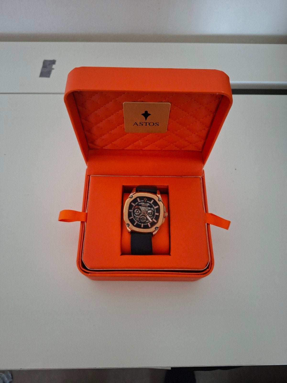 Astos horloge, Handtassen en Accessoires, Ophalen, Gebruikt, Polshorloge