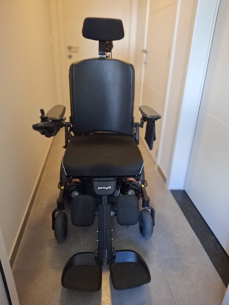 Permobil M1 Corpus - elektrische rolstoel - goed als nieuw, Divers, Chaises roulantes, Enlèvement, Comme neuf, Fauteuil roulant électrique