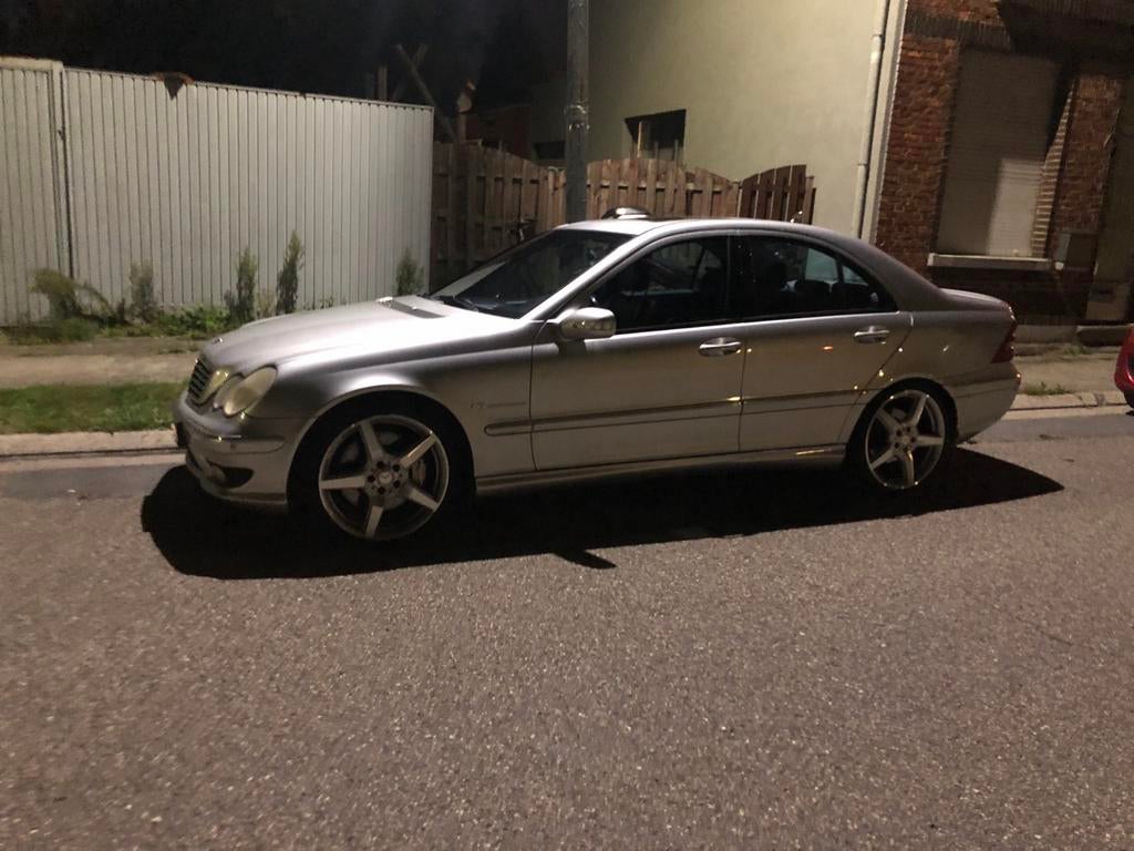 Mercedes C32///AMG, Enlèvement, Mercedes-Benz