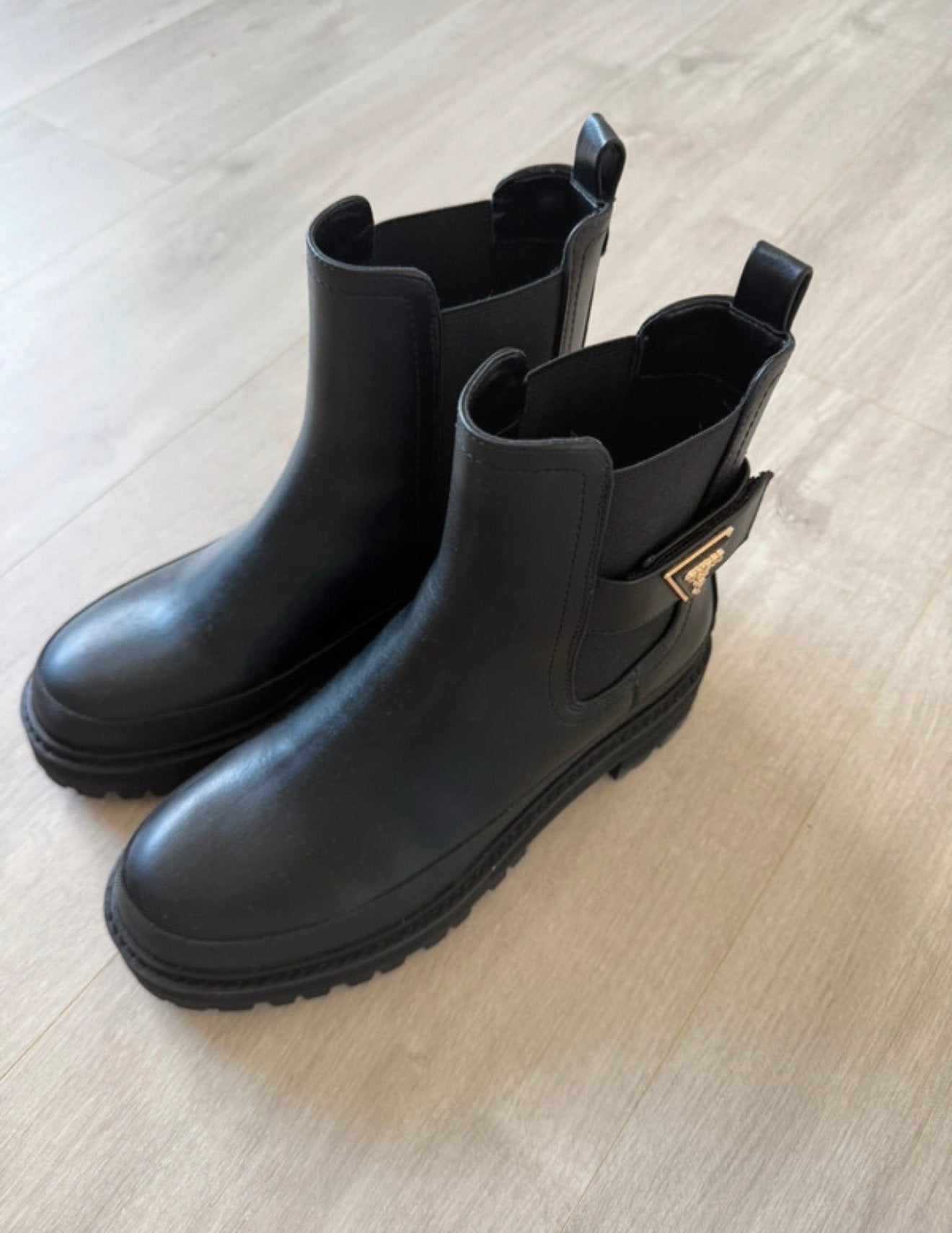 Guess enkellaarsjes maat 37, Kleding | Dames, Schoenen, Ophalen of Verzenden, Zo goed als nieuw, Lage of Enkellaarzen