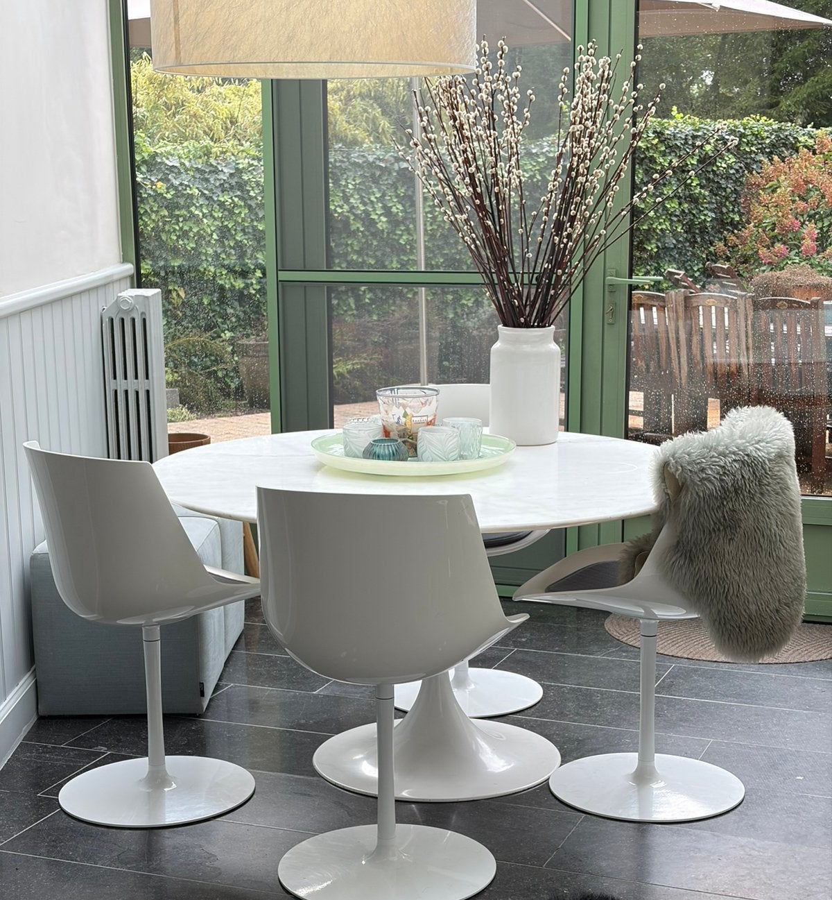 MDF Italia Flow Chair set met ronde eettafel – 4 stoelen, Huis en Inrichting, Ophalen, Gebruikt