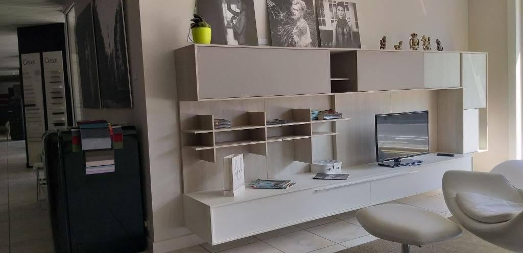 Meuble mural TV italien (marque Cesar), Neuf, Avec tablette(s), 25 à 50 cm, 300 cm ou plus