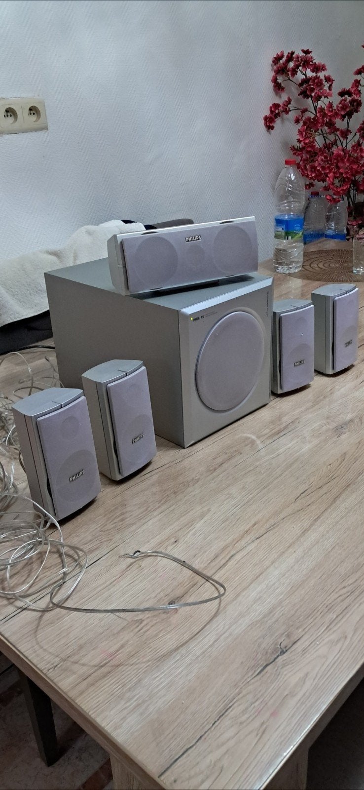 1 subwoofer + 5 kleine PHILIPS-baffles, werkt erg goed, Ophalen, Philips