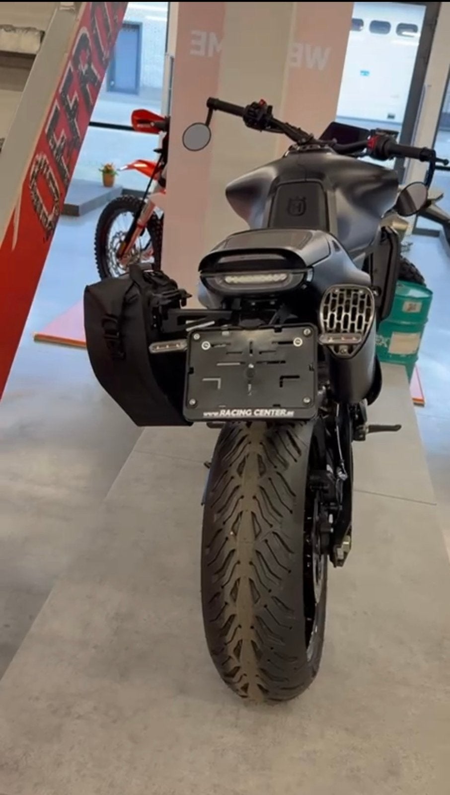 Husqvarna 801 Vitpilen, Ophalen, Zo goed als nieuw