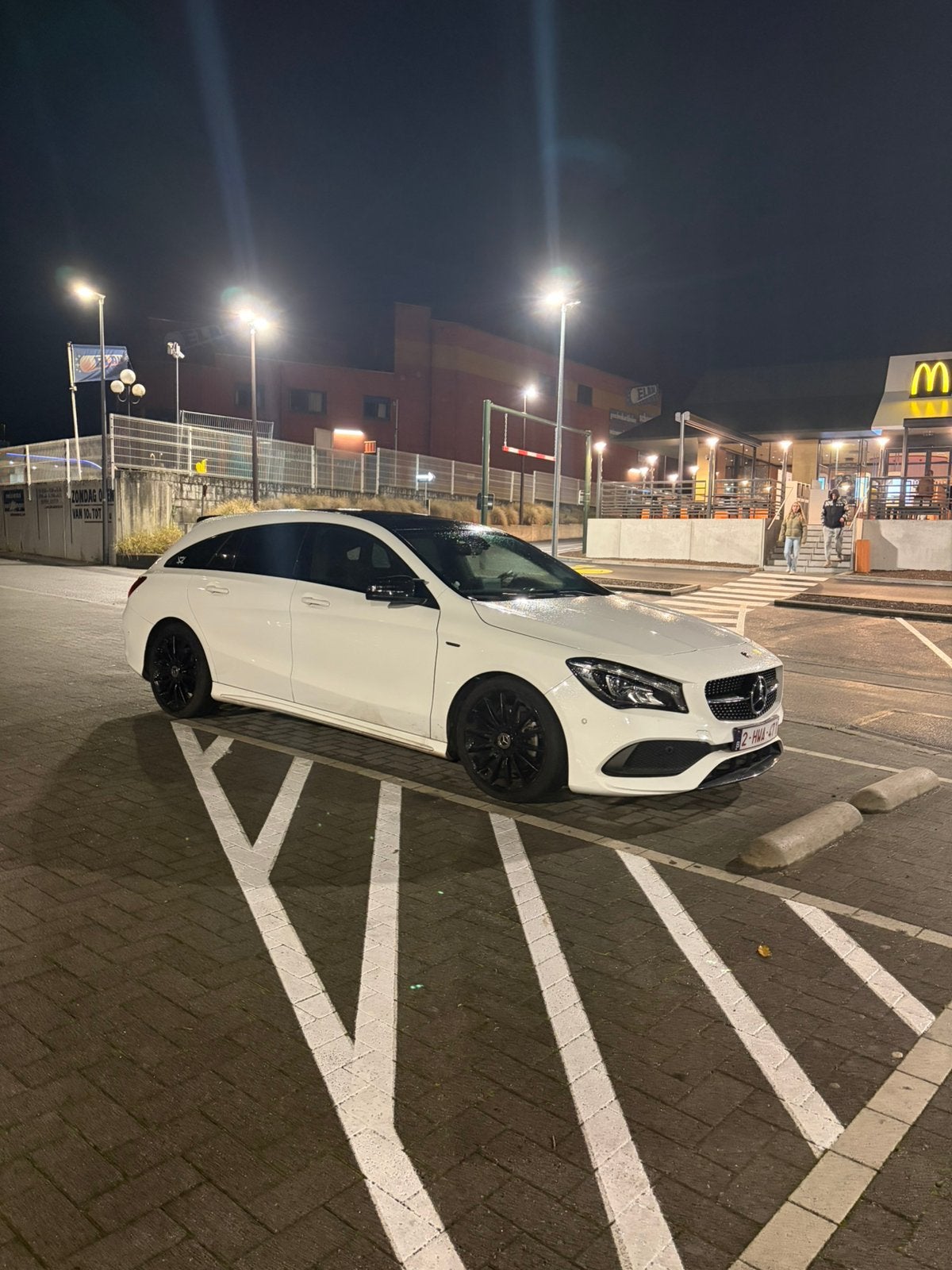 Série Mercedes CLA 180 AMG, Achat, Entreprise, Carnet d'entretien, 5 portes