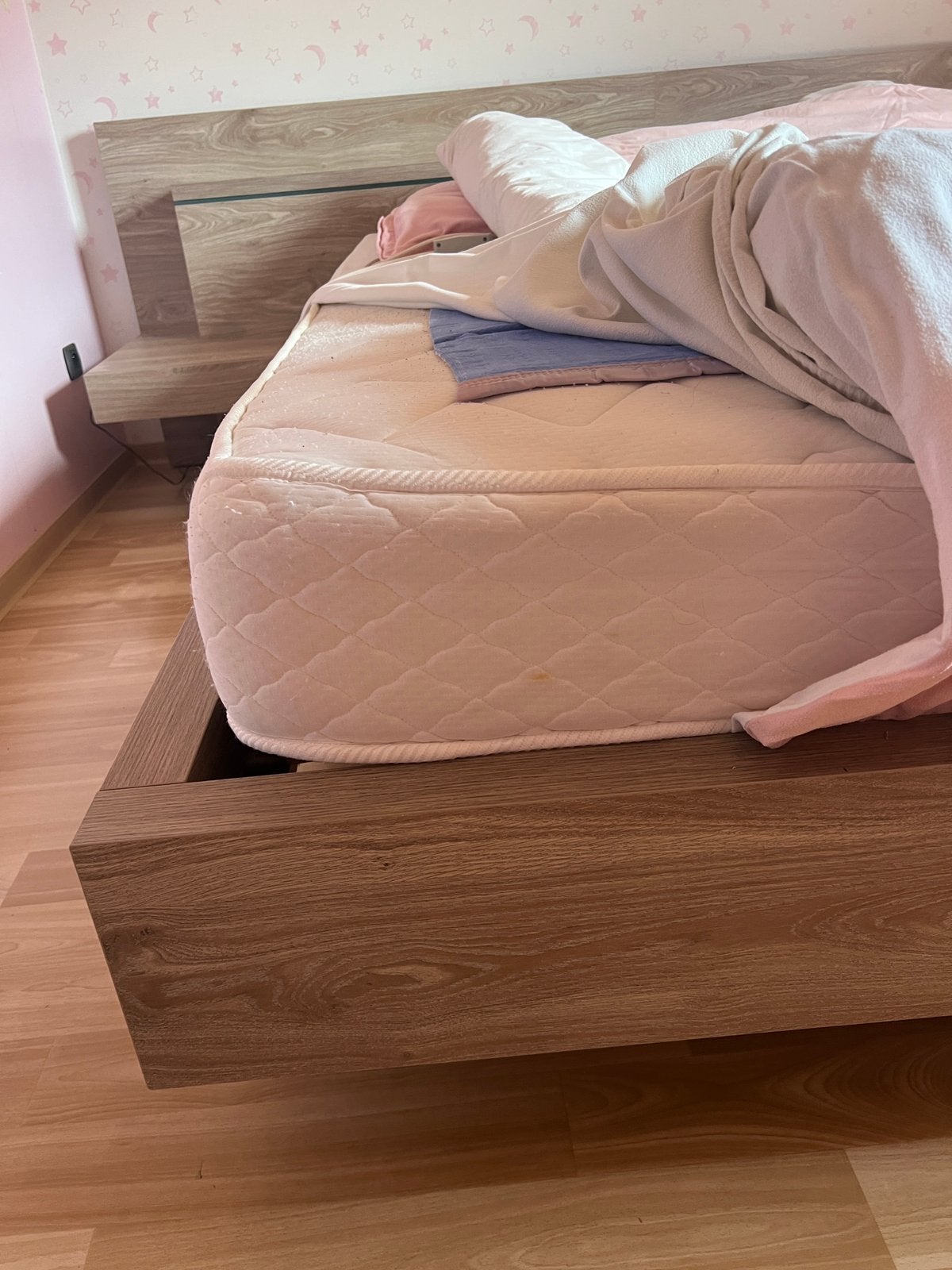 2 persoonsbed - zeer goede staat - gratis, Huis en Inrichting, Slaapkamer | Bedden, Ophalen, Tweepersoons, Zo goed als nieuw, 180 cm