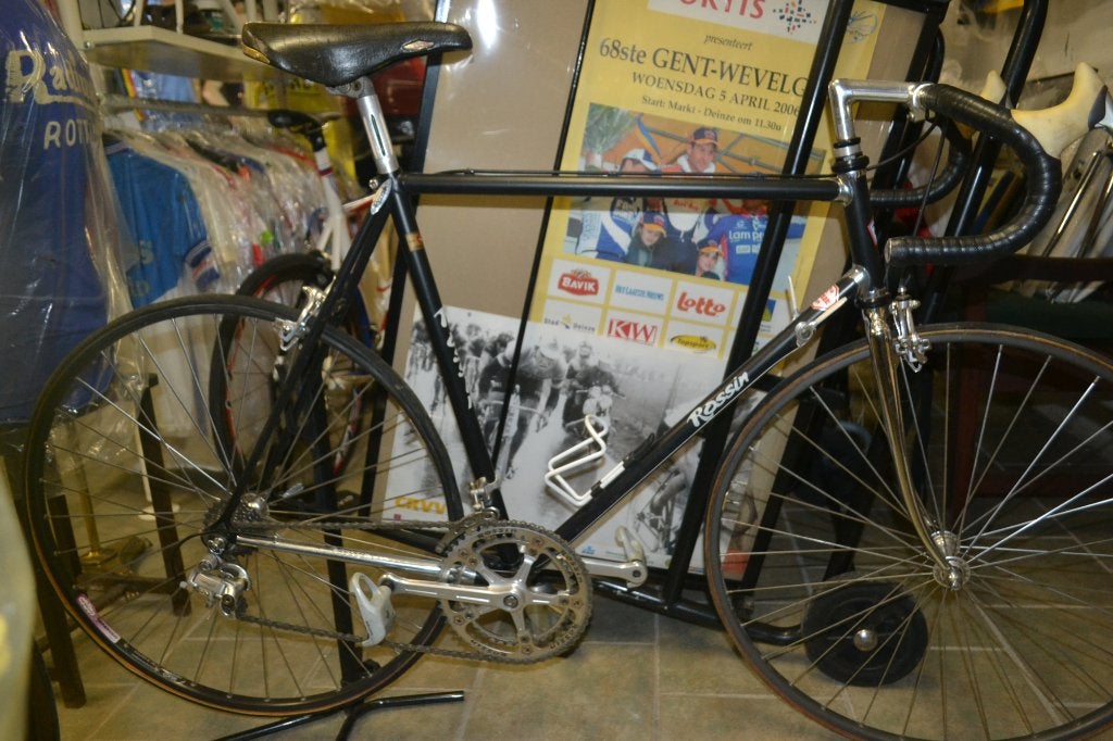 Rossin, Fietsen en Brommers, Ophalen