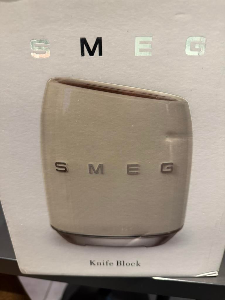 SMEG messenblok plus messen in verpakking, Huis en Inrichting, Keuken | Bestek, Ophalen, Nieuw, Vaatwasserbestendig, Zilver