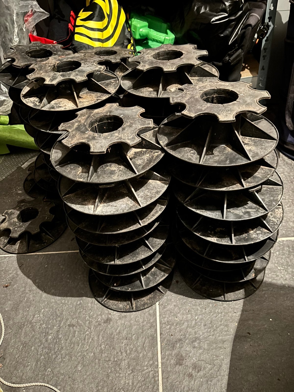 Tegeldrager (52 stuks), Tuin en Terras, Ophalen, Gebruikt, Kunststof