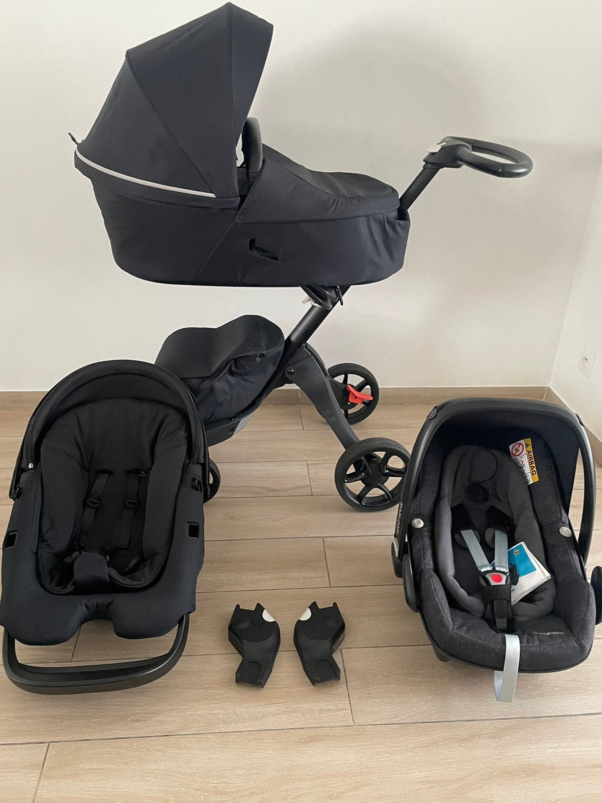 Stokke complet de poussette 3 en 1 Stokke Xplory noire, Enfants & Bébés, Buggys, Comme neuf, Maxi-Cosi, Protection de pluie, Dossier réglable