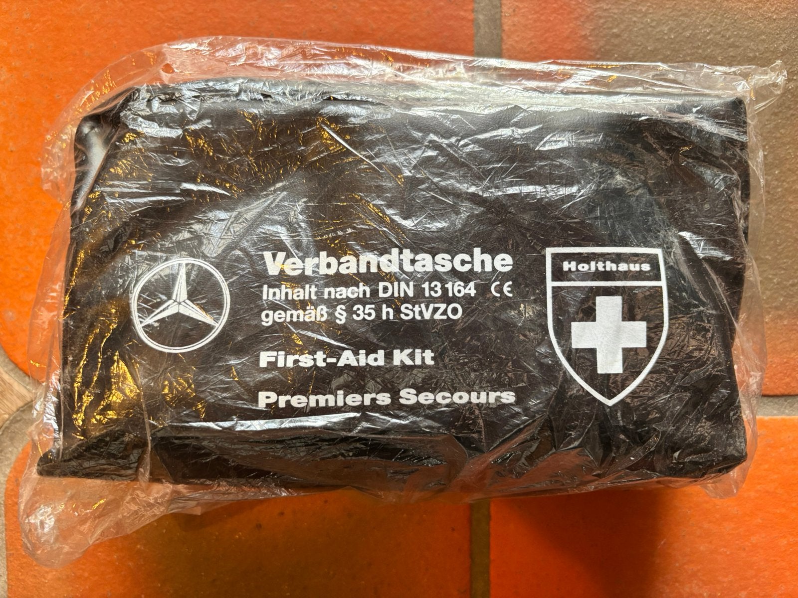 Verband setje Mercedes, Enlèvement