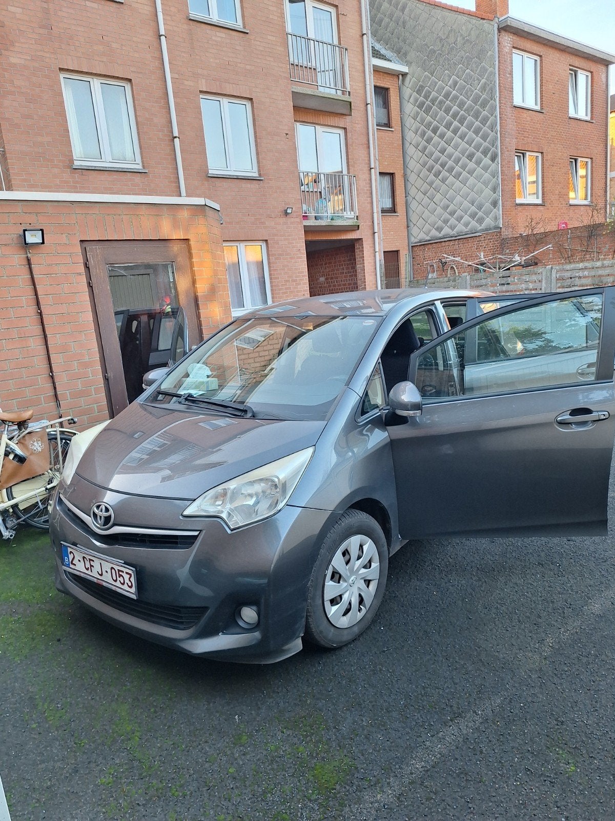 Toyota verso s, Auto's, Verso-S, Euro 4, Zilver of Grijs, Handgeschakeld