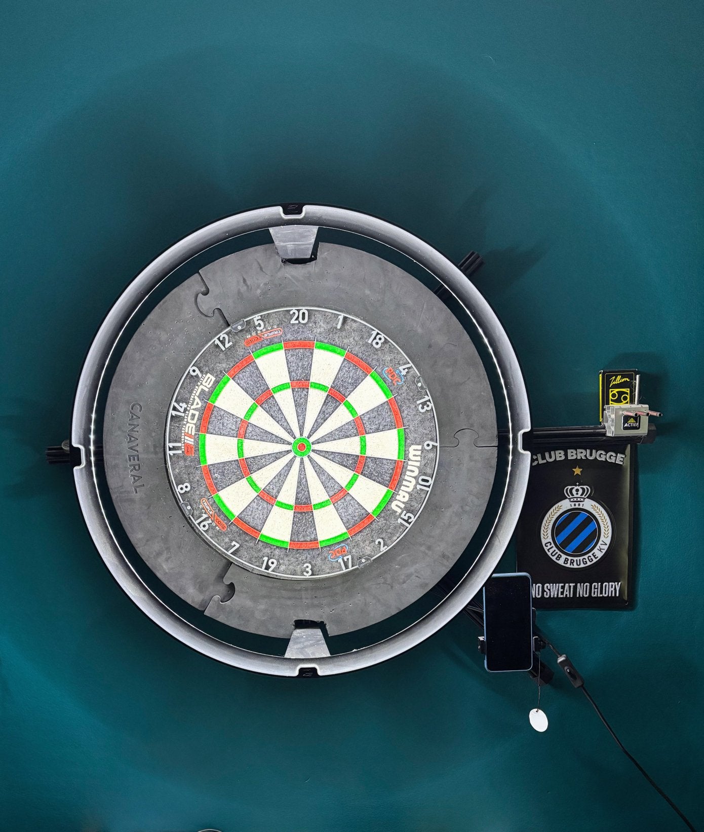 Dartsbord met verlichting target mod, Sport en Fitness, Darts, Ophalen, Zo goed als nieuw
