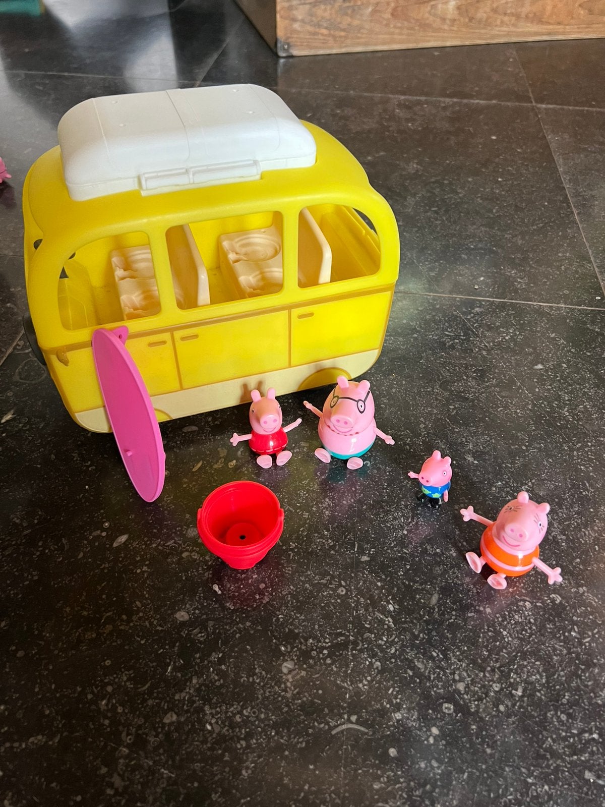Peppa Pig: Peppa's Strand Camper - Speelfigurenset, Ophalen, Zo goed als nieuw