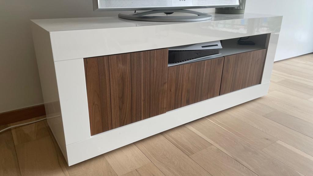 Tv meubel 140cm wit walnoot modern, Ophalen, Zo goed als nieuw