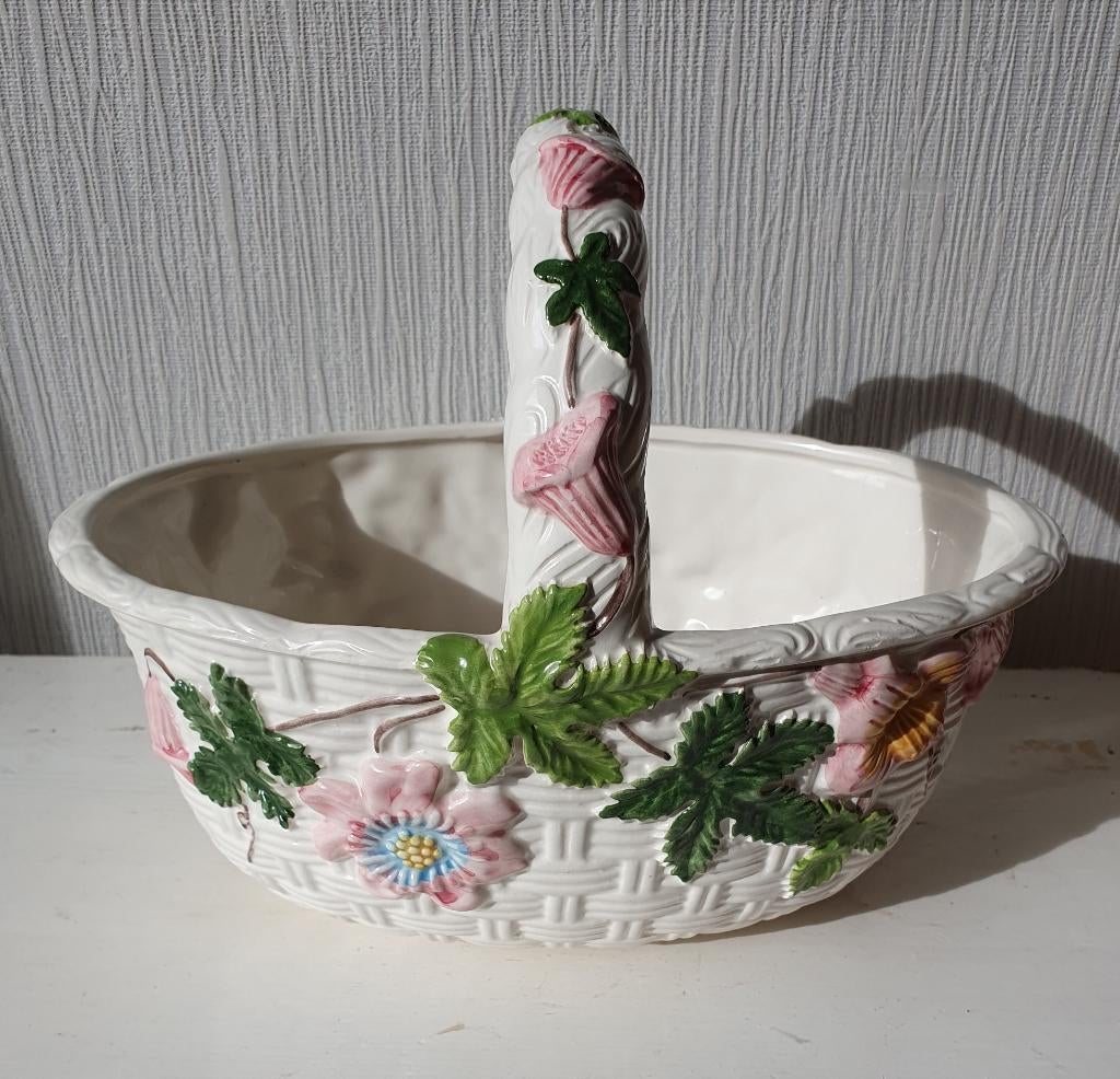 Antieke majolica keramiek mand met bloemen-handgemaakt, Tuin en Terras, Bloempotten, Zo goed als nieuw, Aardewerk, Binnen, Minder dan 40 cm