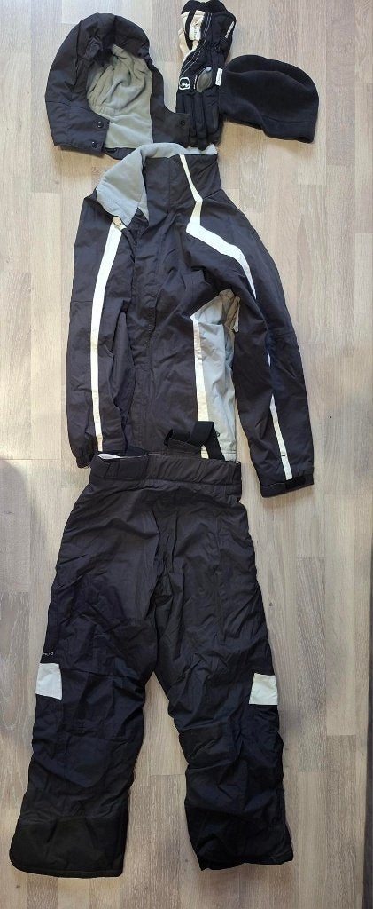 Ensemble de ski enfant noire-gris 10 ans - prix 65 €, Enfants & Bébés, Garçon, Diverses, Ensemble, 146 à 152