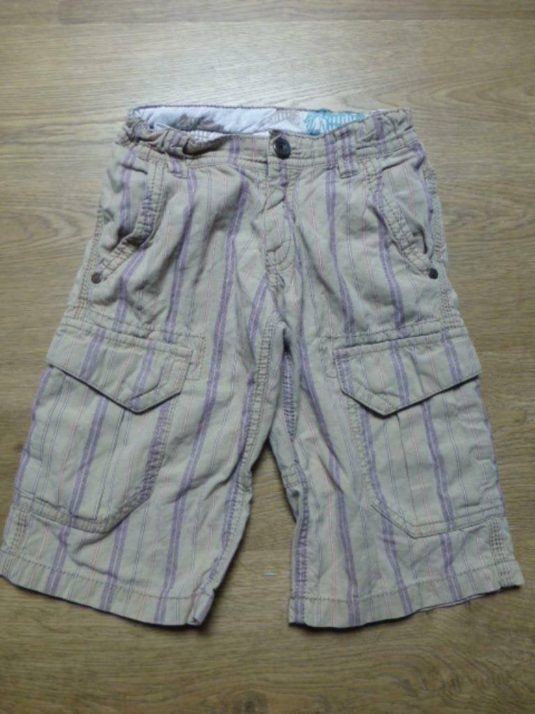 beige met paarse short / bermuda MEXX maat 110, Enfants & Bébés, Garçon, Enlèvement ou Envoi, Utilisé, Pantalon