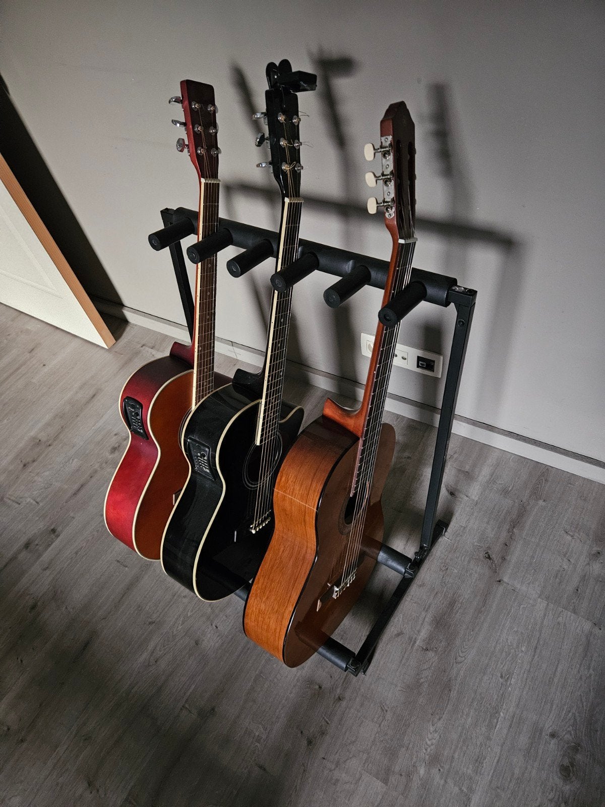 3 gitaren met gitaarsteun, Muziek en Instrumenten, Ophalen, Gebruikt, Semi-akoestisch, 6-snarig