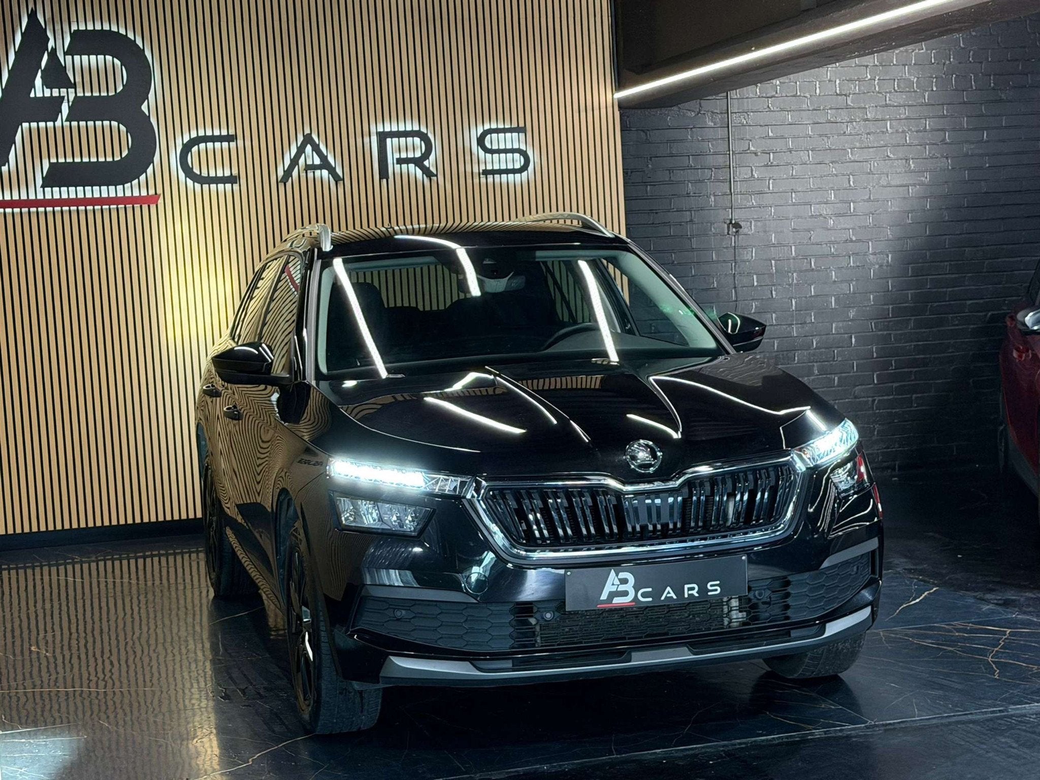 Skoda Kamiq 1.0 TSI Style DSG * GARANTIE 12 MOIS *, Auto's, Skoda, Automaat, Stof, Gebruikt, Zwart