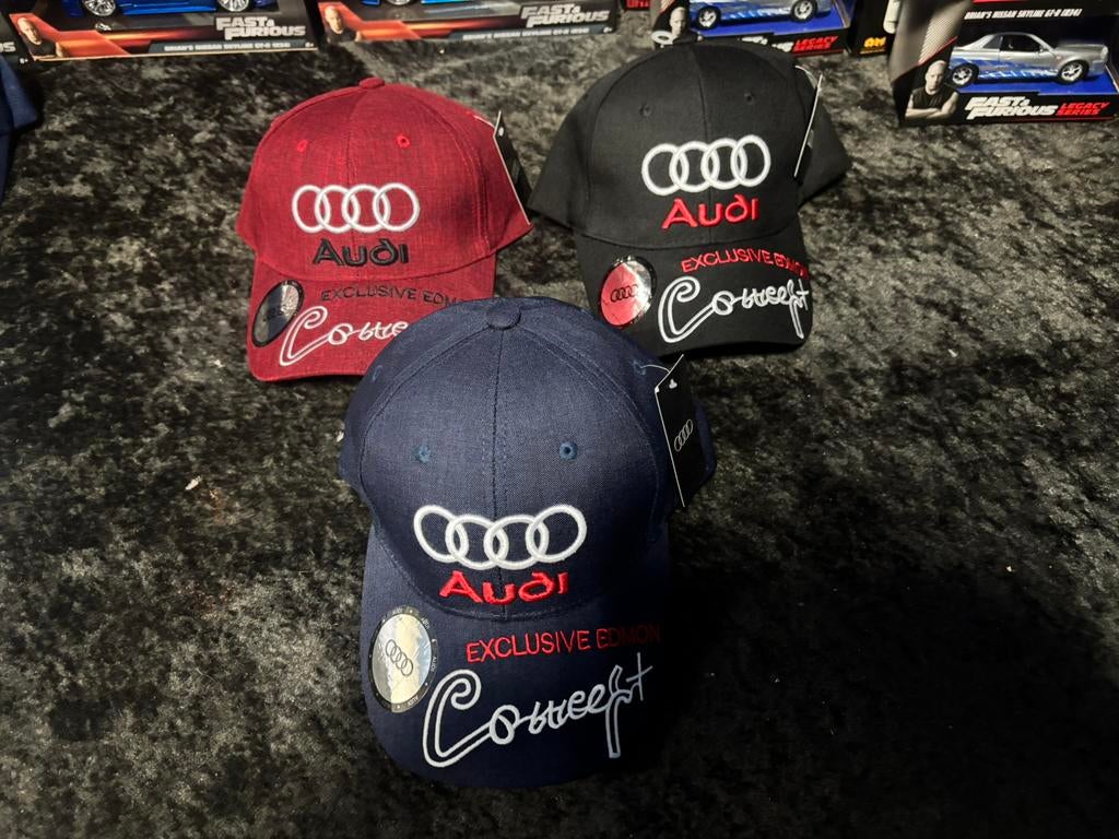 Te koop splinter nieuwe petjes van Audi Mercedes Porsche, Ophalen of Verzenden, Nieuw