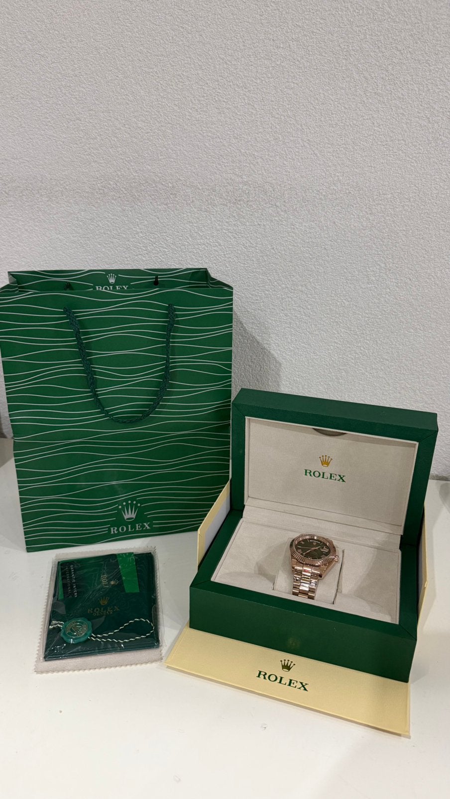 Montre romaine Rolex Day-Date 40 en or rose et vert, Neuf, Étanche, Enlèvement ou Envoi, IOS