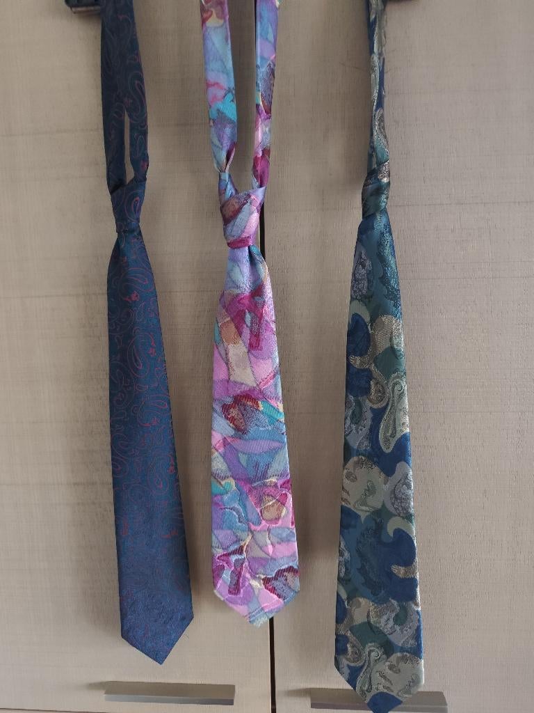 Cravates, Enlèvement ou Envoi, Autres couleurs, Castelli, À motif