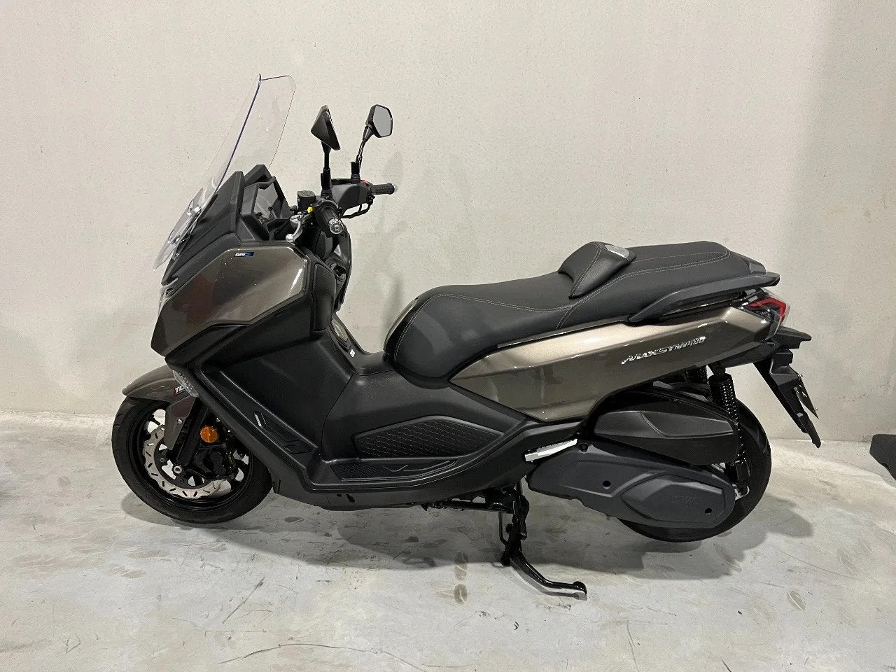SYM Maxsym 400 BTW (bj 2021), Motoren, 400 cc, Scooter, Automaat, 12 t/m 35 kW