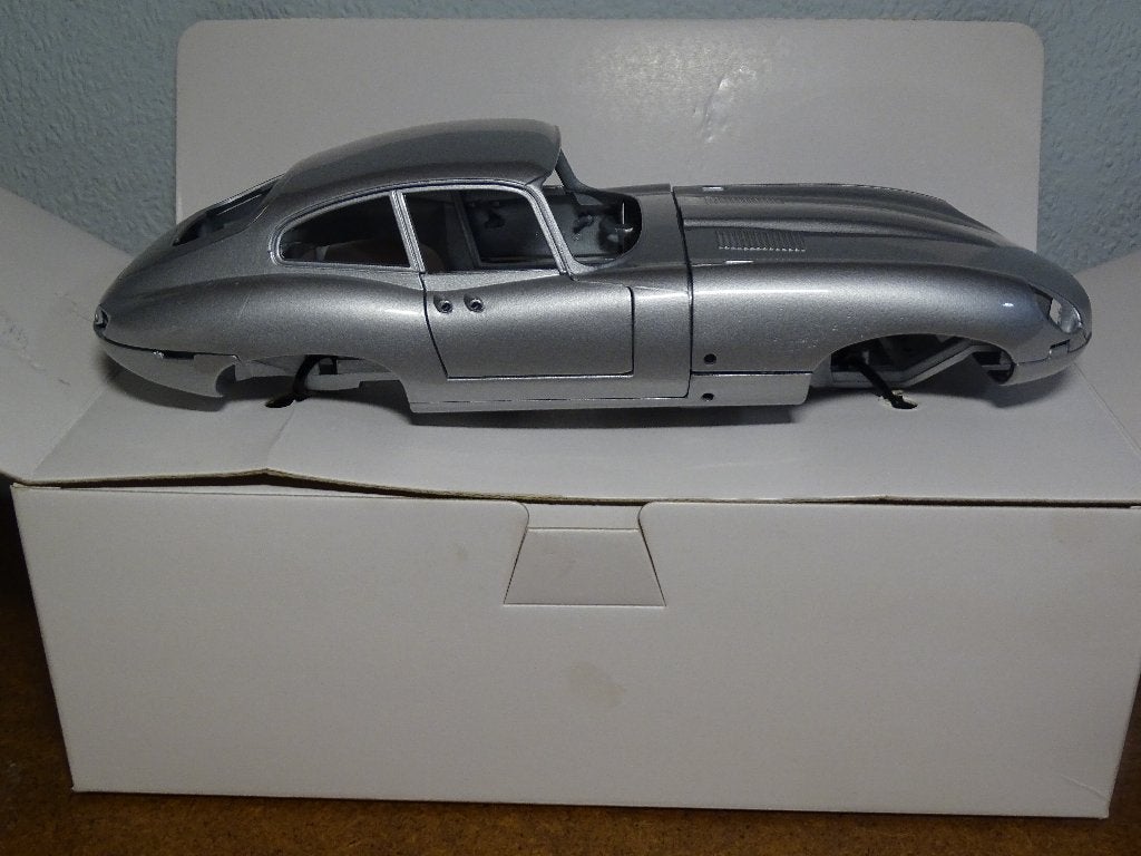 Modelbouwkit Jaguar 'E' Type 1:18 Bburago, Hobby en Vrije tijd, Ophalen of Verzenden, Nieuw, Auto, Burago