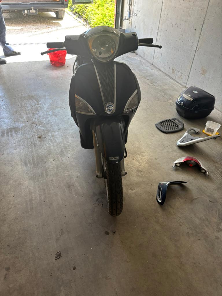 piaggio liberty voor opmaak( ruilen kan eventueel), Ophalen, Piaggio, Gebruikt, Benzine